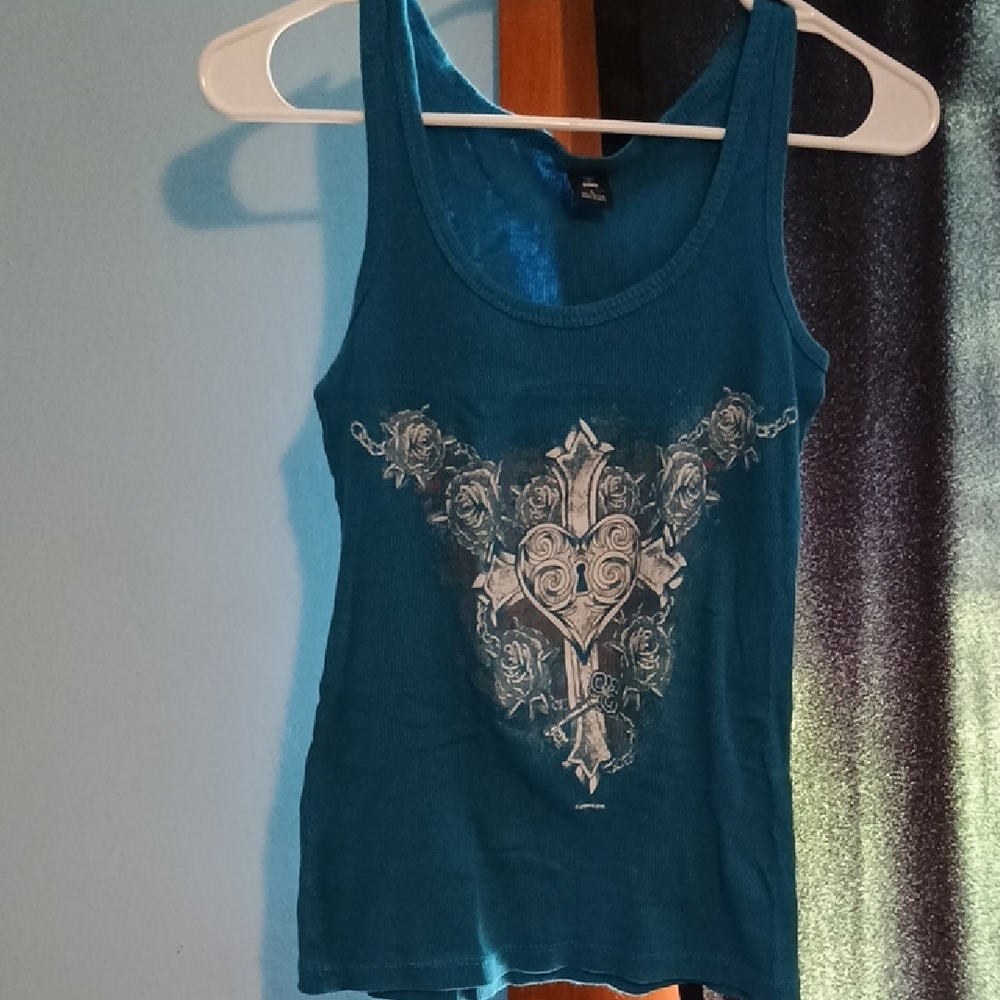 Fitted Blue Sleeveless Tank Top with Elegant Design